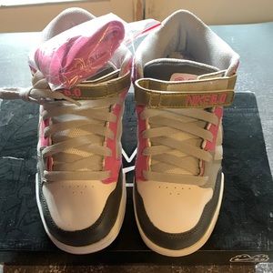 Women's Nike Air Mogan Mid NIB